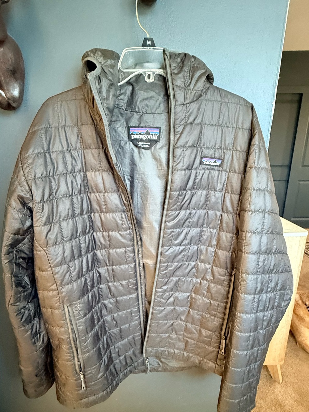 Patagonia men’s hooded Nano puff jacket- Gray